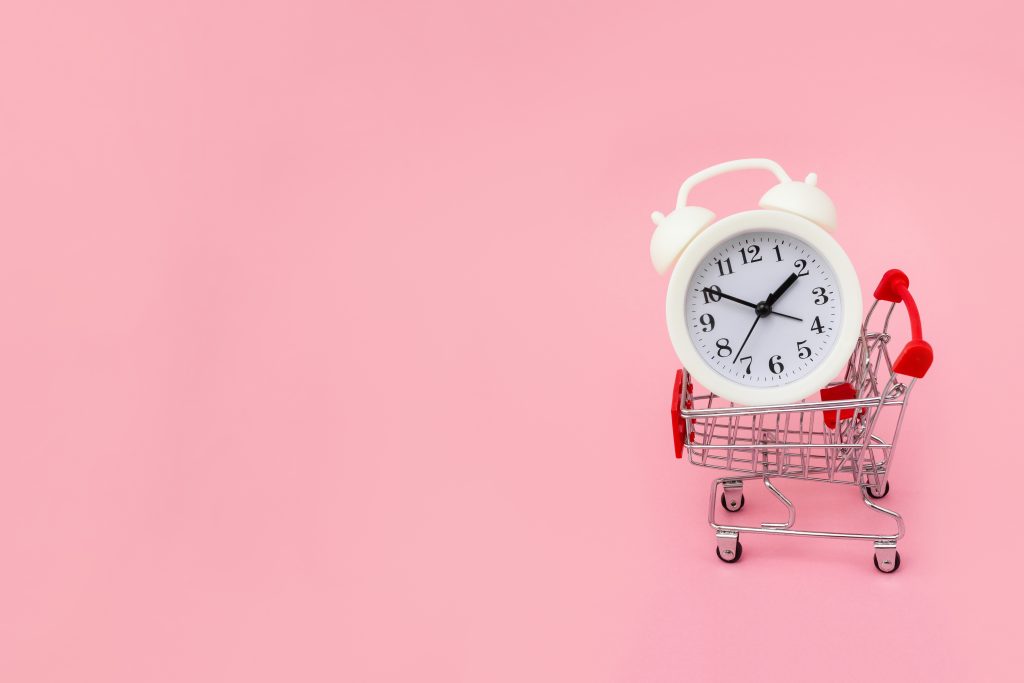 Shopping cart with a clock to show: How To Use FOMO Marketing to Increase Sales